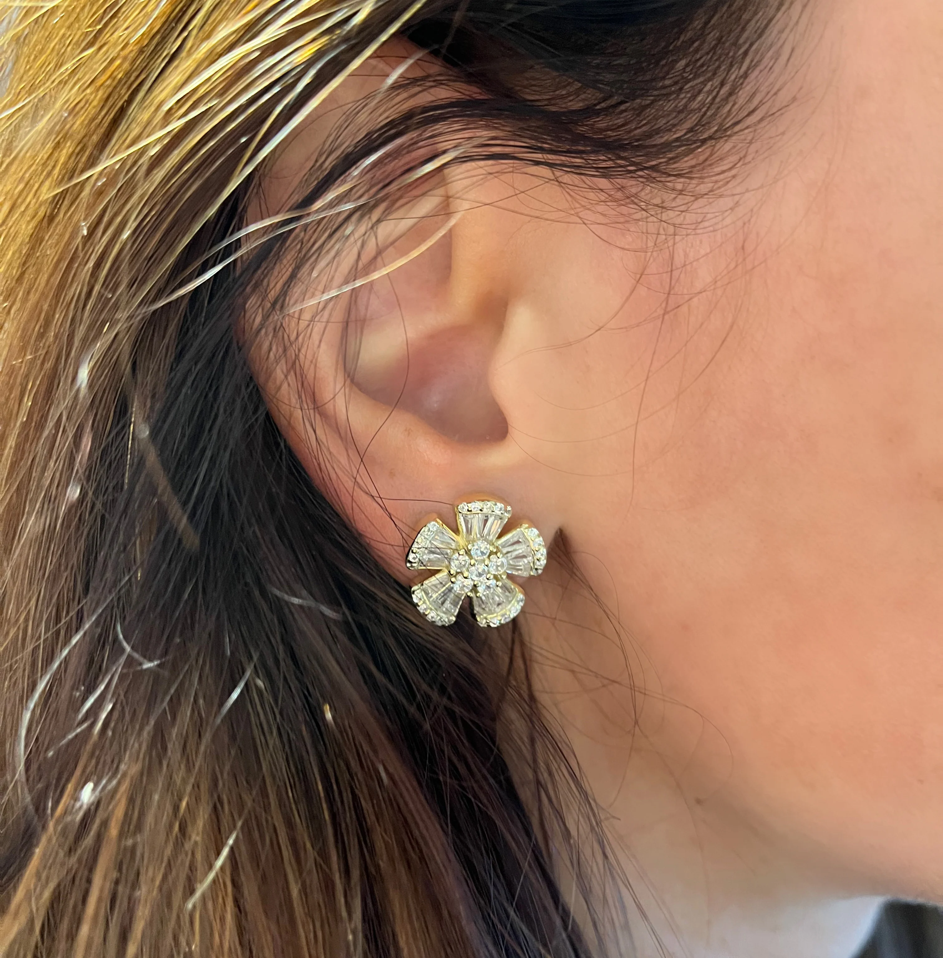 Chunky Daisy Stud Earrings - Image 2